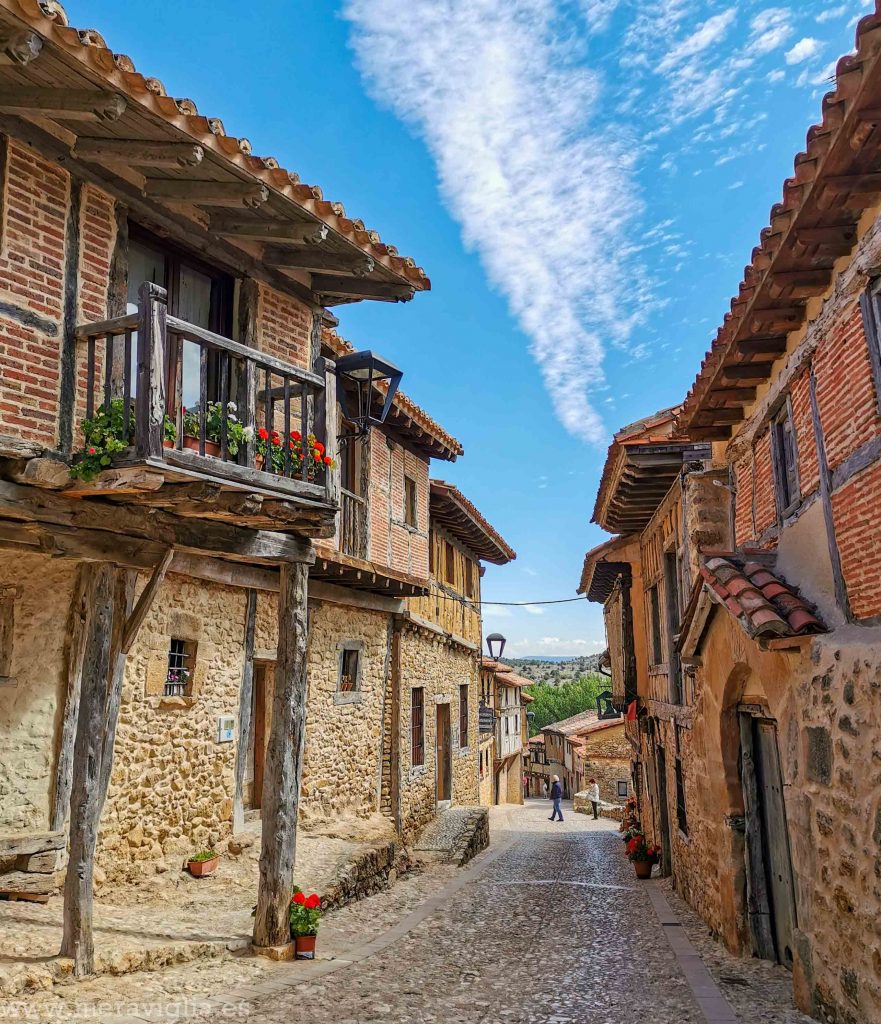 Calatanazor-Soria-881x1024